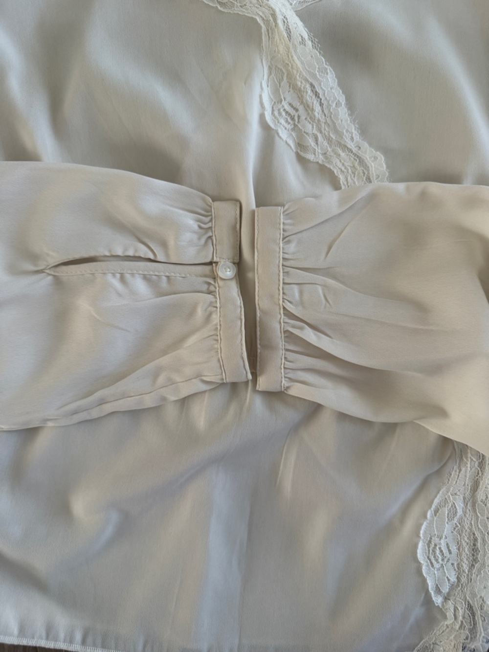 Abercrombie & Fitch Cream Lace Wrap Blouse XS Long Sleeve Feminine Top - Picture 6 of 6